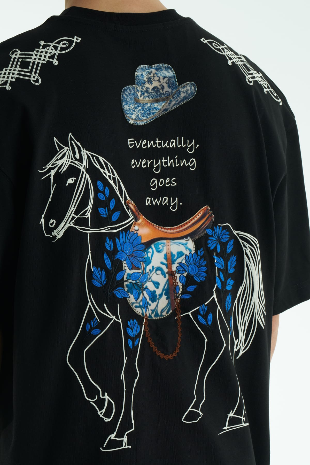 At Aplike Detaylı Siyah Oversize Tshirt 5054
