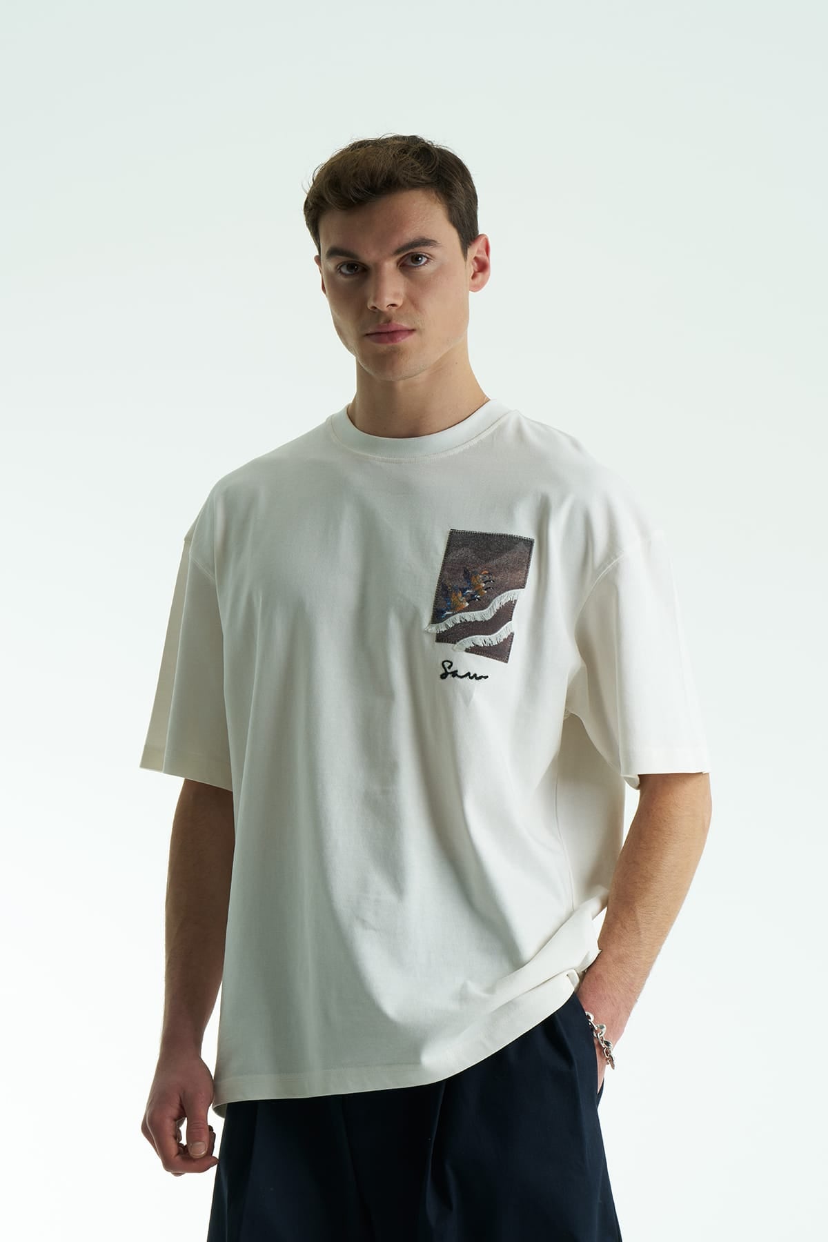 Kadife Püsküllü Beyaz Oversize Tshirt 5077