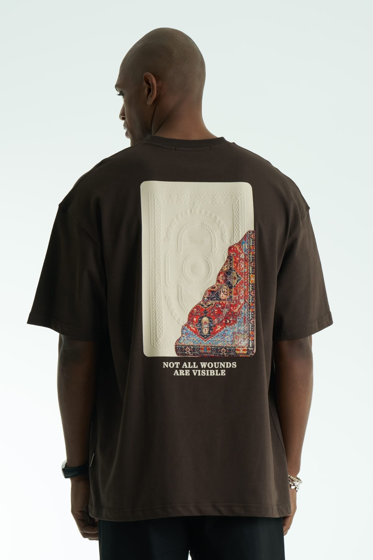 Kabaran Baskı Aplikeli Kahve Oversize Tshirt 5084