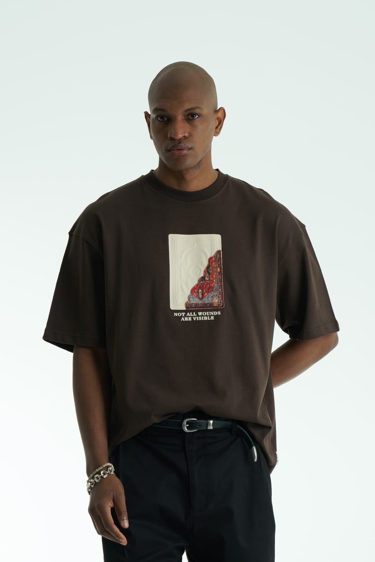 Kabaran Baskı Aplikeli Kahve Oversize Tshirt 5084