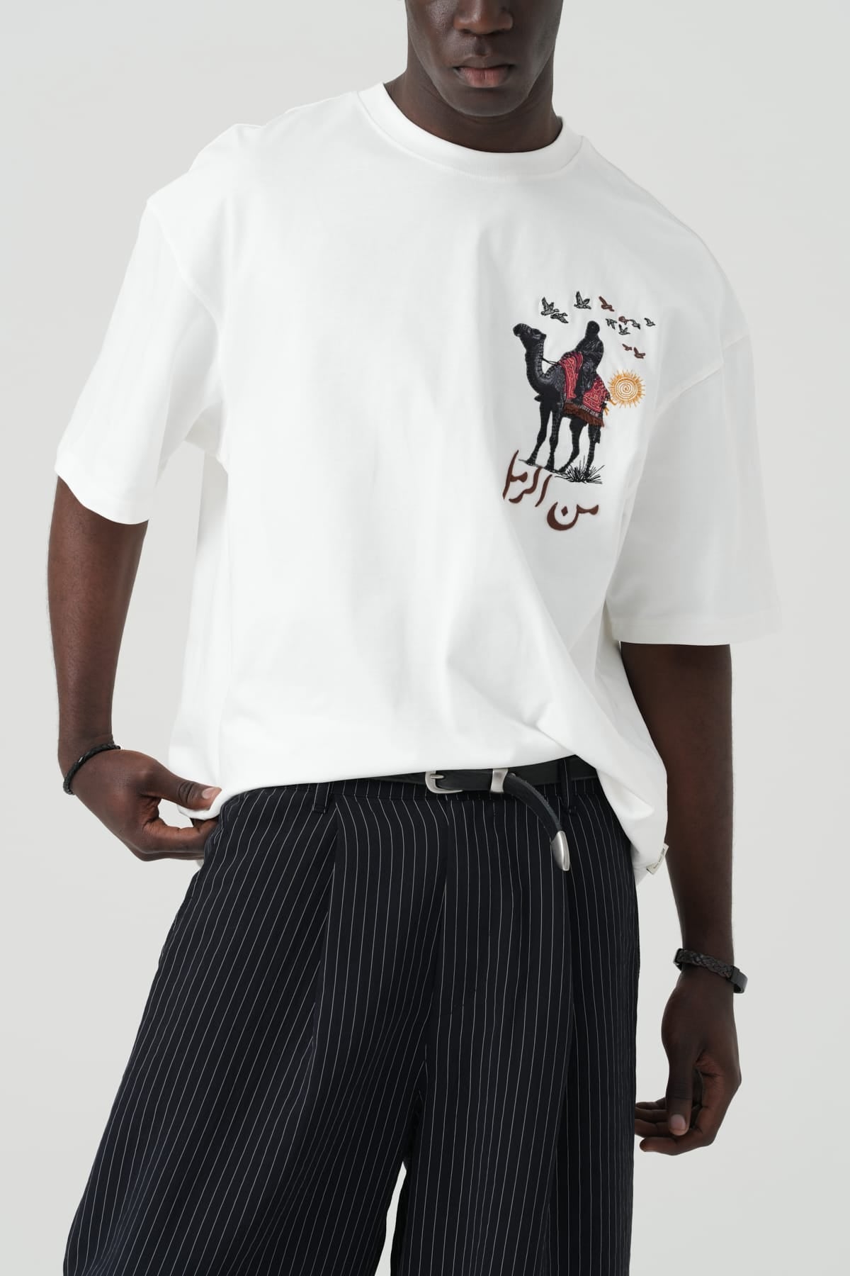 Deve Nakışlı Ekru Oversize Tshirt 5154